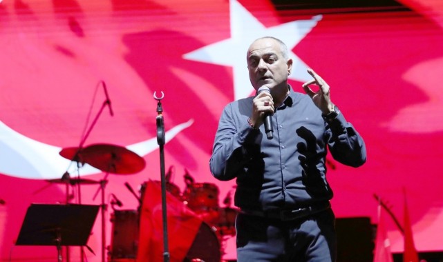 Gemlik’te Cumhuriyet Coşkusu Cadde ve Meydanlara Sığmadı