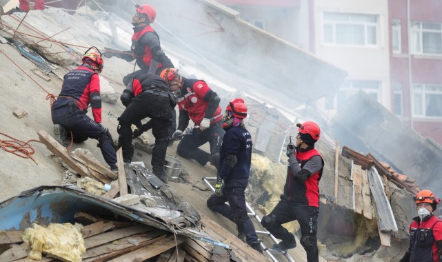 Gemlik’te deprem tatbikatı gerçeğini aratmadı