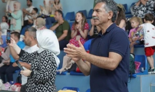 Gemlik’te minik yüzücüler birincilik için yarıştı