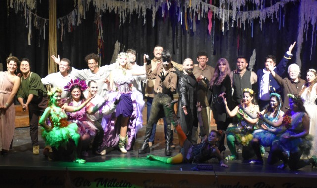 Gemlik’te Özgür Aksoy Tiyatro Günleri Devam Ediyor