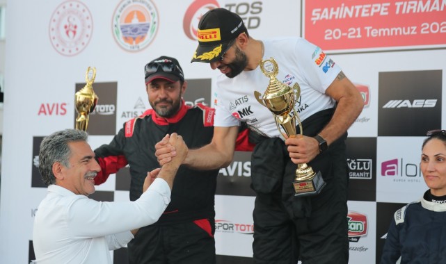 Gemlik’te rüzgârla yarıştılar