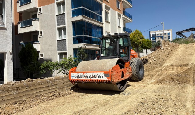 Gemlik’te Yol Açma Çalışmaları Hız Kesmeden Sürüyor