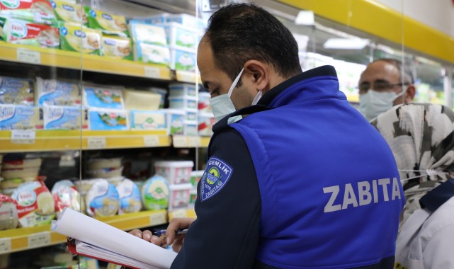 Gemlik Zabıtası vatandaşın yanında