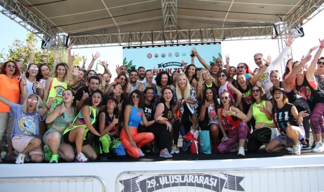 Gemlik Zeytini Festivali 3. gününde renkli görüntülerle devam ediyor