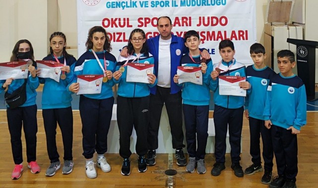 Gemlikli sporcular Çanakkale’den madalya ile döndü