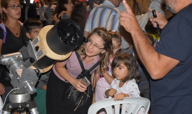 Gemlikliler gökyüzünü izledi