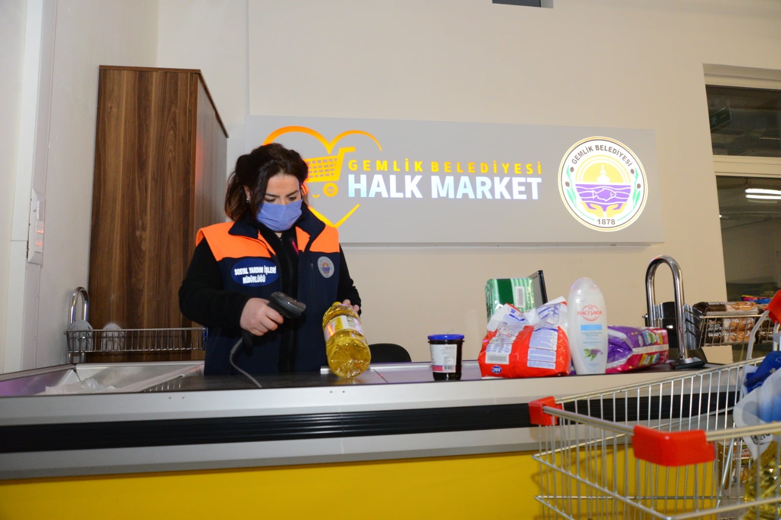 Halk Market’ten faydalanan aile sayısı 350’yi geçti.