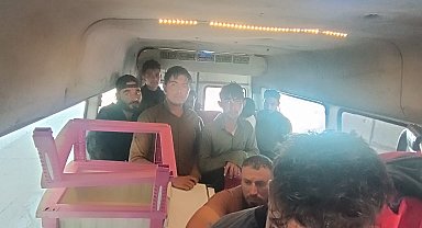 Hatay'da 12 kaçak göçmen yakalandı