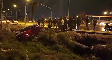 Hatay'da iki otomobil çarpıştı: 3 yaralı