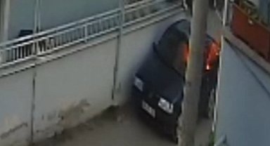 Husumetlisinin otomobilini kundakladı; o anlar kamerada