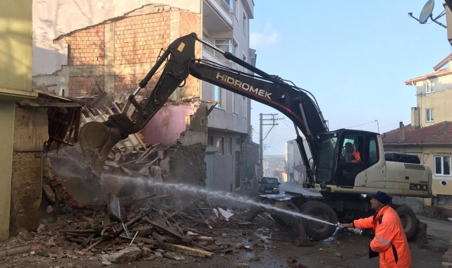 İki mahallede metruk bina temizliği