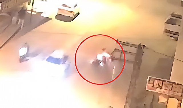 İki motosikletin kafa kafaya çarpıştığı kaza kamerada: 2 yaralı