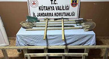 İş makinesi ile kaçak kazıya 2 gözaltı