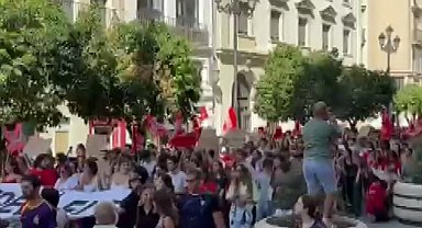 İspanya'da binlerce kişi İsrail'i protesto etti