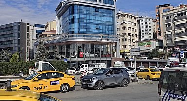 İstanbul- Ataşehir'de motosikletli saldırganlar galeriyi kurşunladı: 2 kişi yaralandı