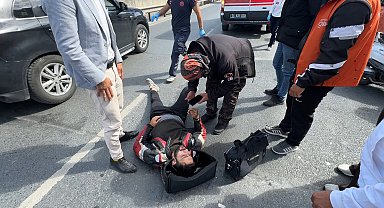 İstanbul- Avcılar'da motosikletli kurye otomobile çarptı