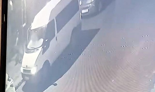 İstanbul - Avcılar'da park halindeki minibüsü dakikalar içinde çalıp kaçtı