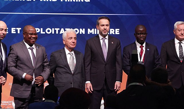 Bakan Bayraktar: 2028'de Türkiye'nin 17 milyon hanesine enerji sağlamayı hedefliyoruz