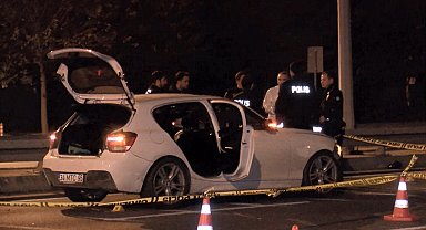 İstanbul - Bakırköy'de polisin 'dur' ihtarına uymadı, kaçarken 5 ekip aracına çaptı: 1 yaralı