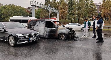 İstanbul - Bayrampaşa'da hafif ticari araç alev alev yandı