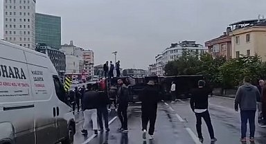 Büyükçekmece D-100 Karayolu'nda TIR devrildi, yol trafiğe kapatıldı