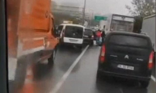 İstanbul - Esenyurt'ta zincirleme kazayı görüntüleyen şoför kamyonetle kadına çarptı