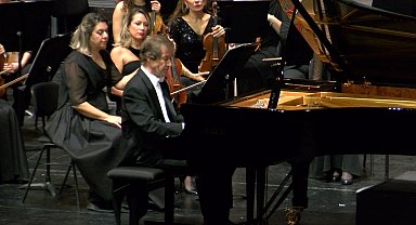 İstanbul -İDSO'nun 80. yıl konserine müzikseverlerden yoğun ilgi