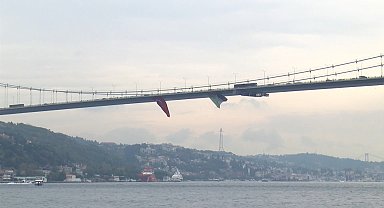 İstanbul- İstanbul Boğazı'ndaki köprülere Filistin'e destek için bayrak asıldı
