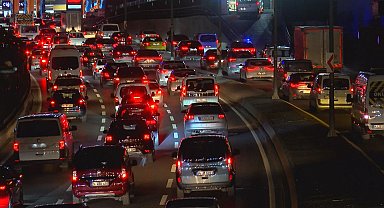 İstanbul - İstanbul'da akşam saatlerinde trafik yoğunluğu
