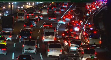 İstanbul - İstanbul'da akşam saatlerinde trafik yoğunluğu