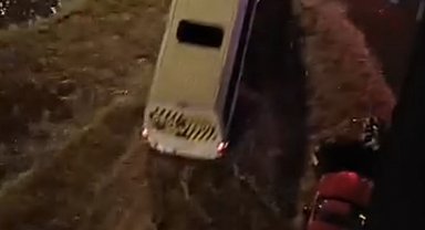 İstanbul - İstanbul'da sağanak nedeniyle Maltepe ve Üsküdar'da caddeleri su bastı