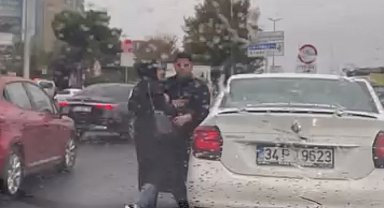 İstanbul - Kadıköy'de trafikte yolcu indirme tartışması kamerada