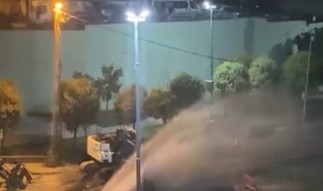 İstanbul - Kağıthane'de İSKİ çalışması sırasında ana isale borusu patladı