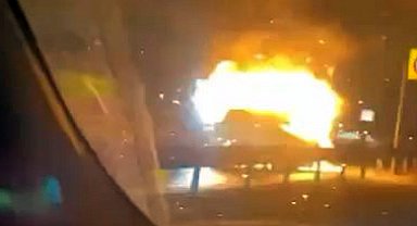 İstanbul - Küçükçekmece D-100'de otomobil yandı