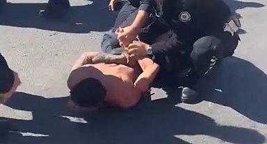 İstanbul - Küçükçekmece'de kaza yapan alkollü sürücü polise direndi