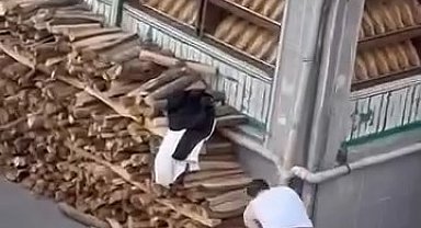 İstanbul -Küçükçemece'de iki grubun odunlu bıçaklı kavgası kamerada: 5 yaralı