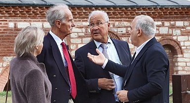 Lev Tolstoy'un 3'üncü yeğeni Kont Nikolai Tolstoy Yedikule zindanlarını gezdi