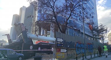 İstanbul- Mecidiyeköy'de rezidans inşaatında vinç düştü -1