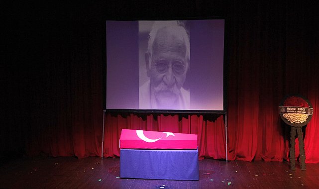 Oyuncu Arif Erkin Güzelbeyoğlu için Muhsin Ertuğrul Sahnesi'nde tören düzenlendi