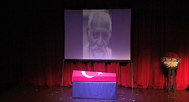 Oyuncu Arif Erkin Güzelbeyoğlu için Muhsin Ertuğrul Sahnesi'nde tören düzenlendi