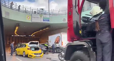 İstanbul - Şişli'de alt geçitte 5 aracın karıştığı zincirleme kaza: 1 doktor yaralandı