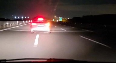 İstanbul - Sultanbeyli'de makas atınca ihbar edilen sürücü, kamyonete çarptı; 3 yaralı