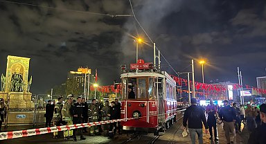 İstanbul- Taksim'de tramvayda çıkan yangın söndürüldü