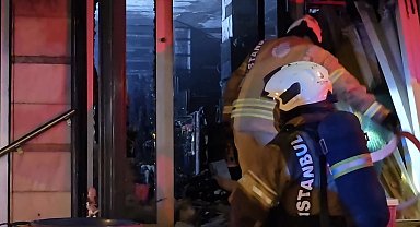 İstanbul - Ümraniye'de nalburda çıkan yangın üst katlara sıçradı