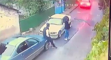 İstanbul- Ümraniye'de otomobille gelip rastgele ateş açtılar, bir kişi kaçırıp darbettiler; o anlar kamerada