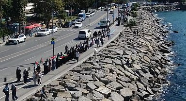 İstanbul - Üsküdar'da 'Gazze için sessiz çığlık' zinciri-1
