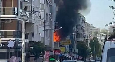 İzmir'de 3 katlı binada yangın
