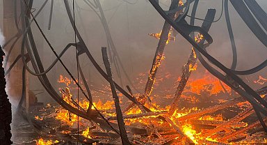 İzmir'de depo yangını