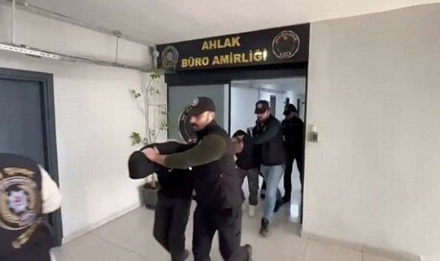 İzmir'de fuhuş operasyonunda 4 tutuklama