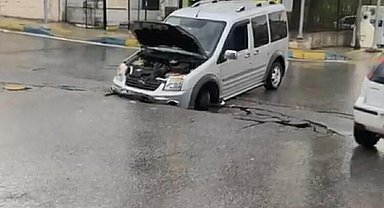 İzmir'de sağanak etkili oldu